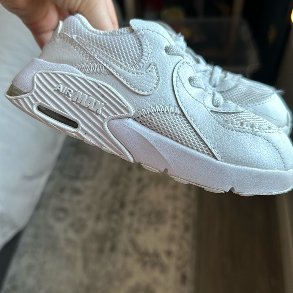 White Nike Air Max